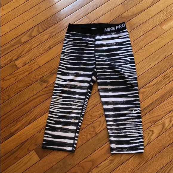 Nike Capri Tie Dye leggings Stripes F6 - Picture 2 of 10